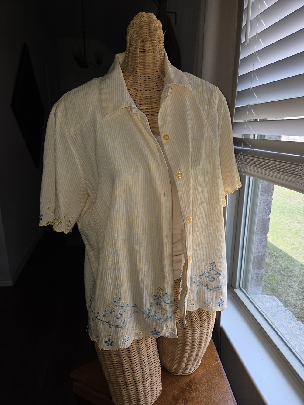 Vintage Light Yellow Button-Up Embroidered Short Sleeve Shirt